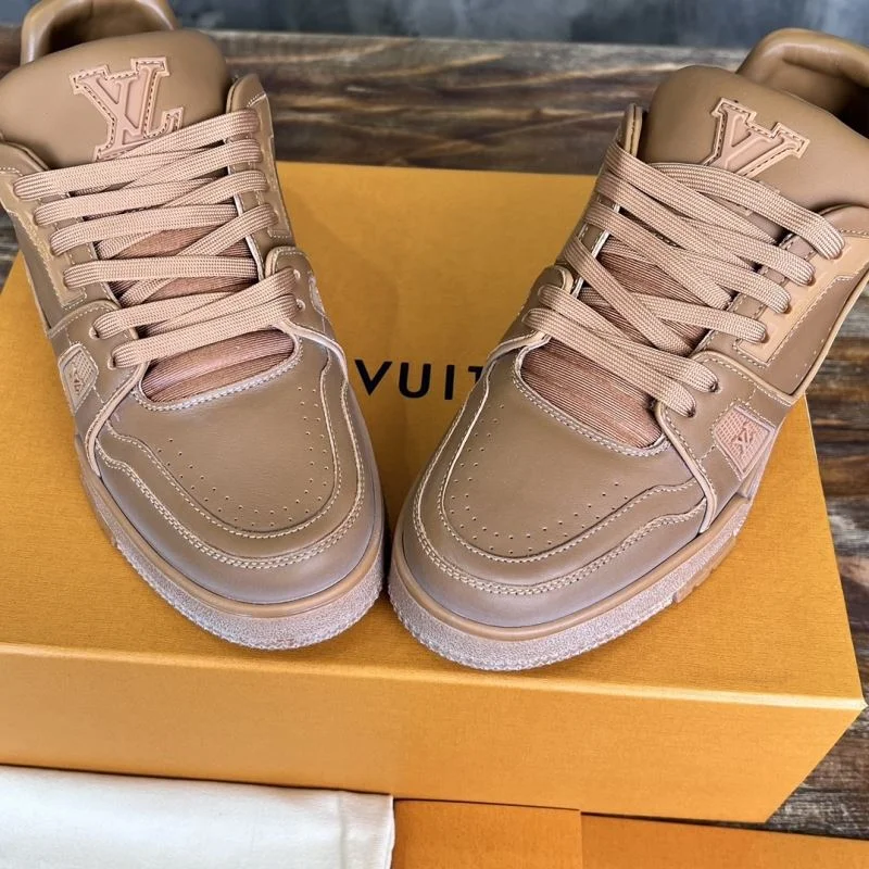 Fashionable Louis Vuitton Trainer Sneaker 30384