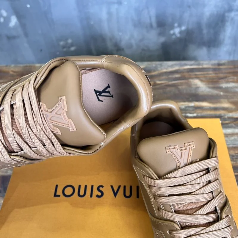 Fashionable Louis Vuitton Trainer Sneaker 30384