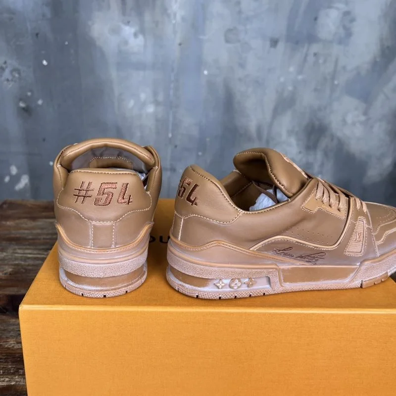 Fashionable Louis Vuitton Trainer Sneaker 30384