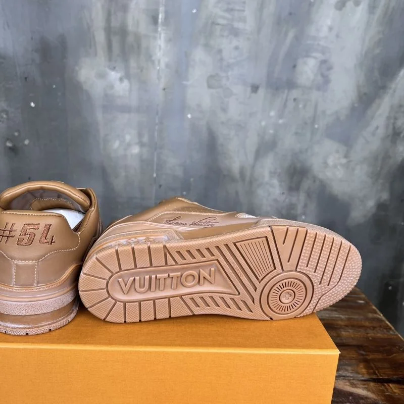 Fashionable Louis Vuitton Trainer Sneaker 30384