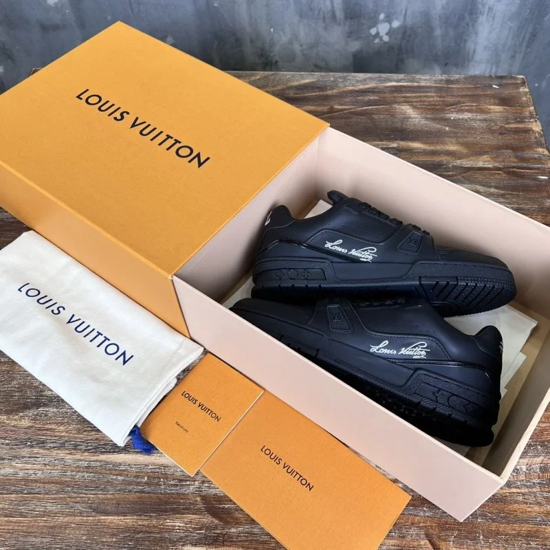 Original Louis Vuitton Trainer Sneaker 30375