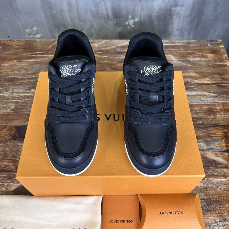 Louis Vuitton Trainer Sneaker Elegant 30374