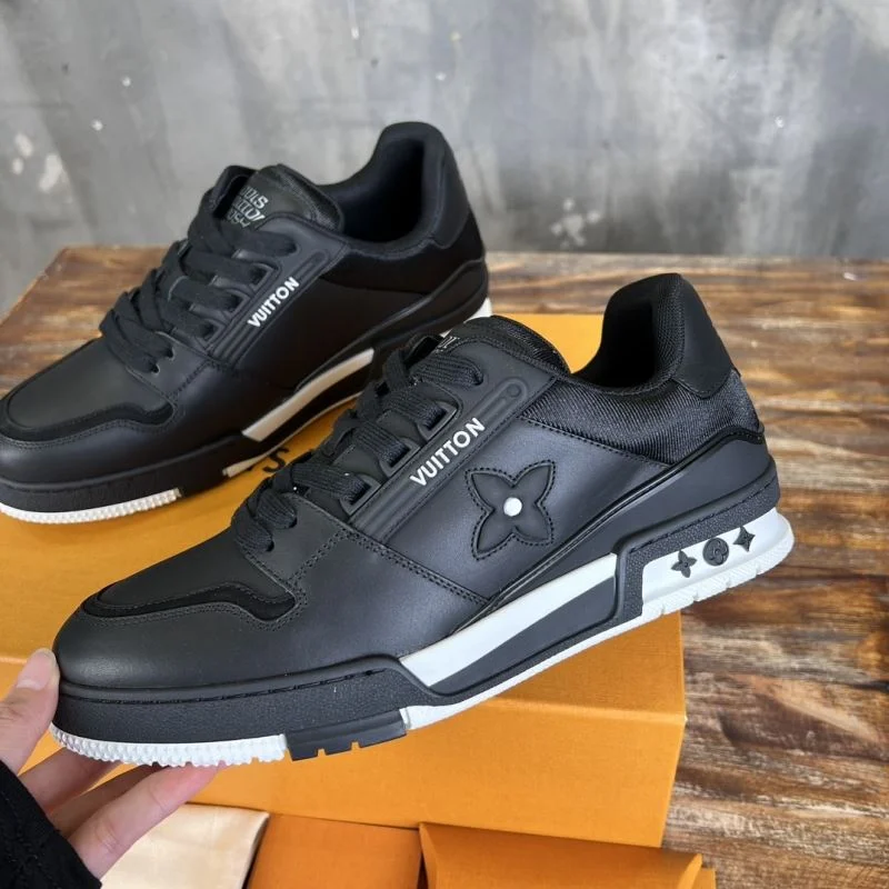 Louis Vuitton Trainer Sneaker Elegant 30374