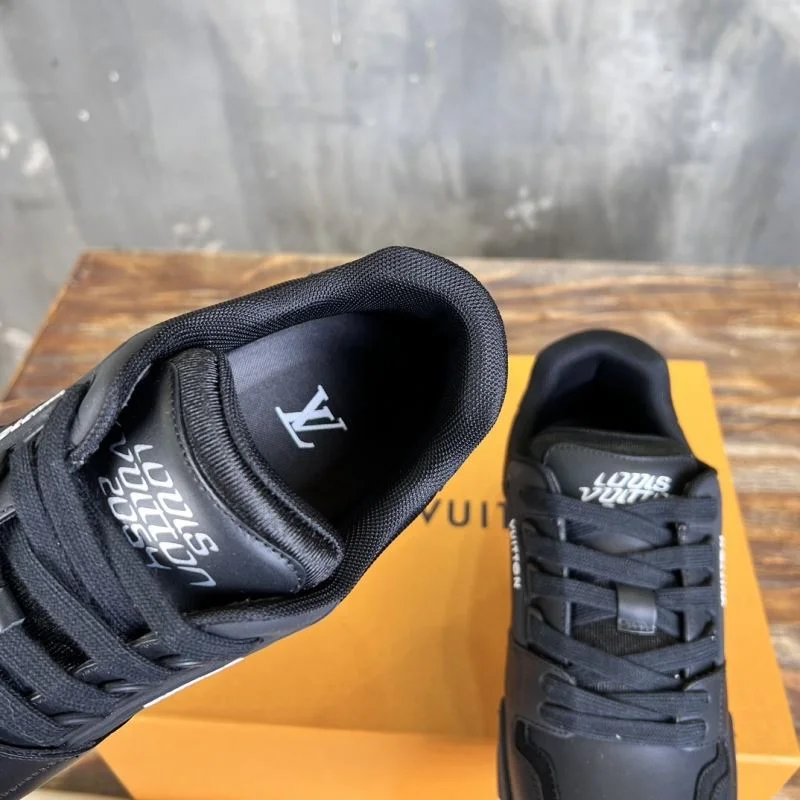 Louis Vuitton Trainer Sneaker Elegant 30374