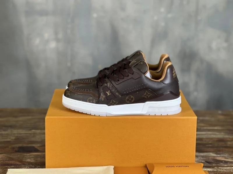 SmoothTexture Louis Vuitton Trainer Sneaker 30371