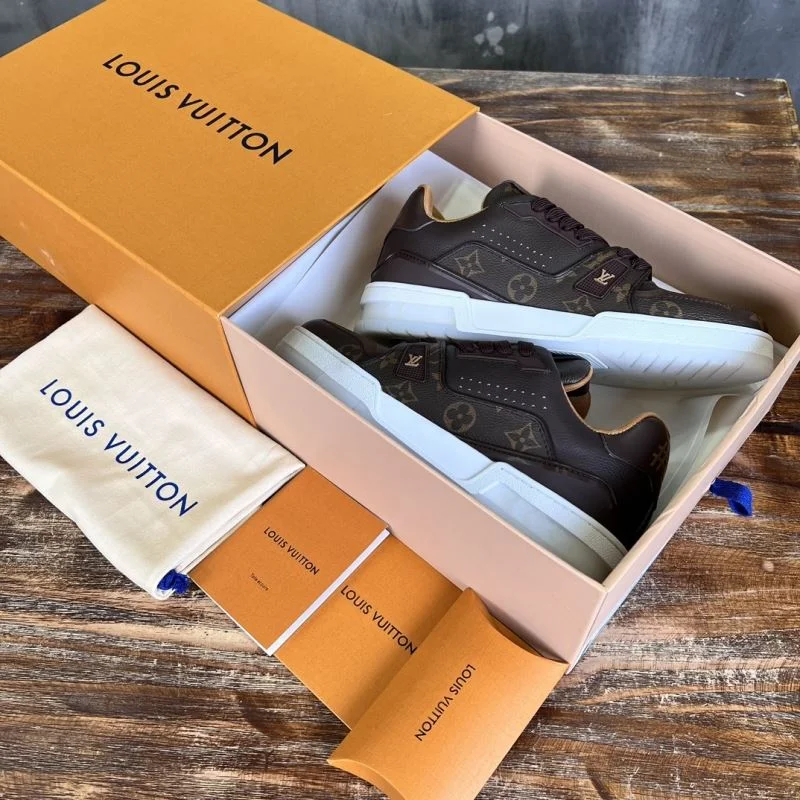 SmoothTexture Louis Vuitton Trainer Sneaker 30371