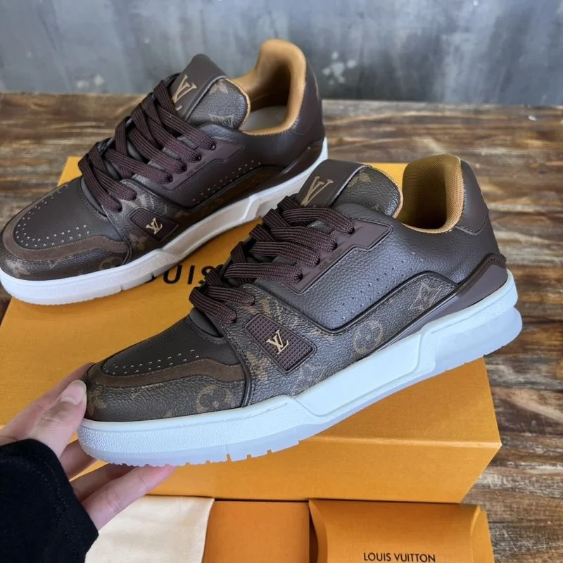 SmoothTexture Louis Vuitton Trainer Sneaker 30371