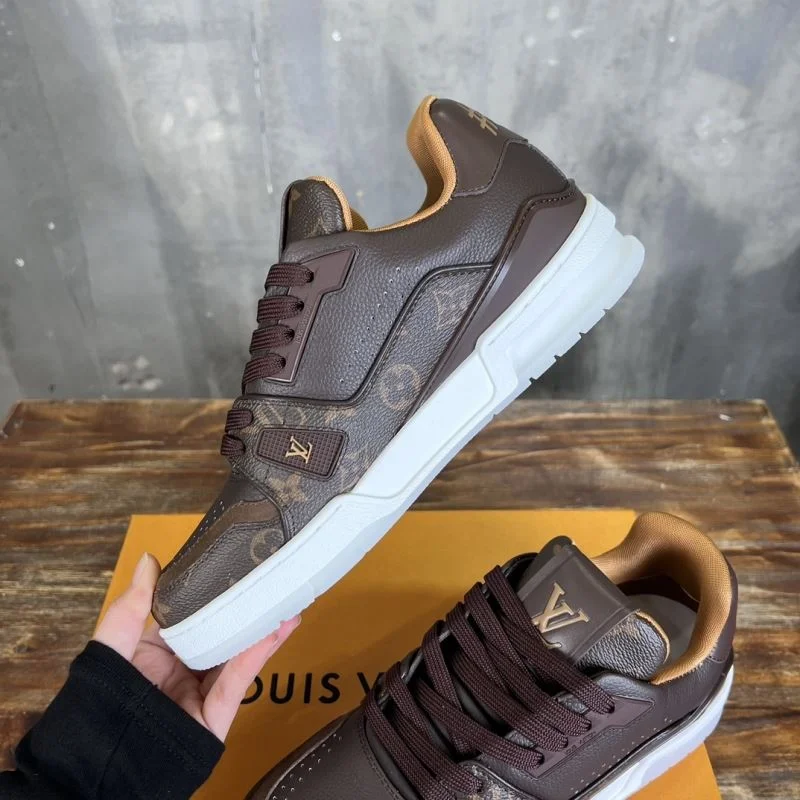 SmoothTexture Louis Vuitton Trainer Sneaker 30371