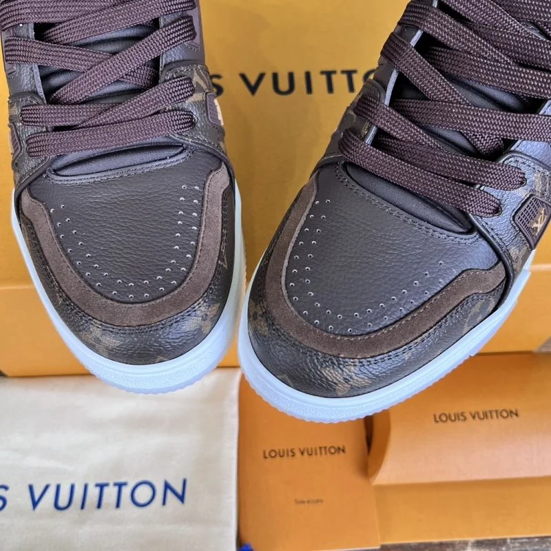 SmoothTexture Louis Vuitton Trainer Sneaker 30371
