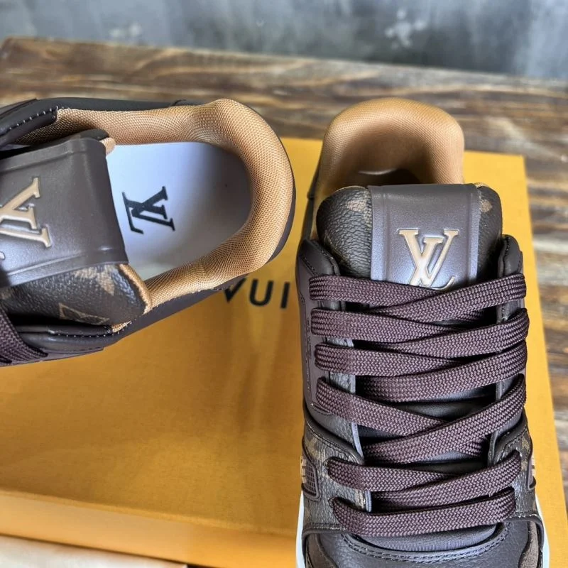 SmoothTexture Louis Vuitton Trainer Sneaker 30371