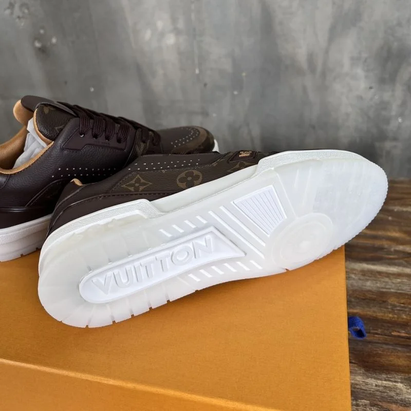 SmoothTexture Louis Vuitton Trainer Sneaker 30371