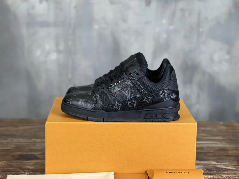 Louis Vuitton Trainer Sneaker EyeCatching 30378