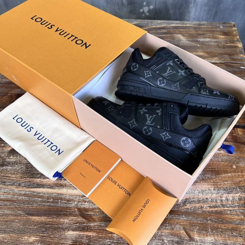 Louis Vuitton Trainer Sneaker EyeCatching 30378