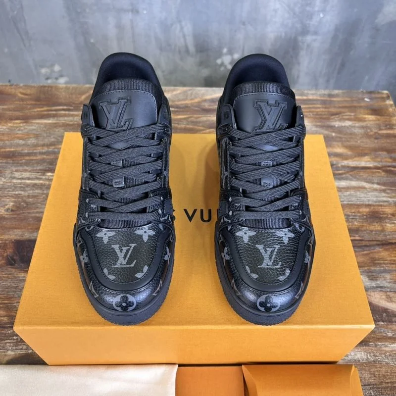 Louis Vuitton Trainer Sneaker EyeCatching 30378