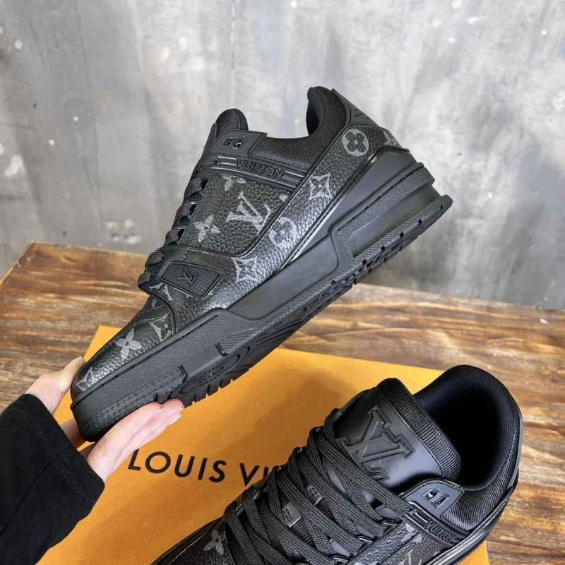 Louis Vuitton Trainer Sneaker EyeCatching 30378