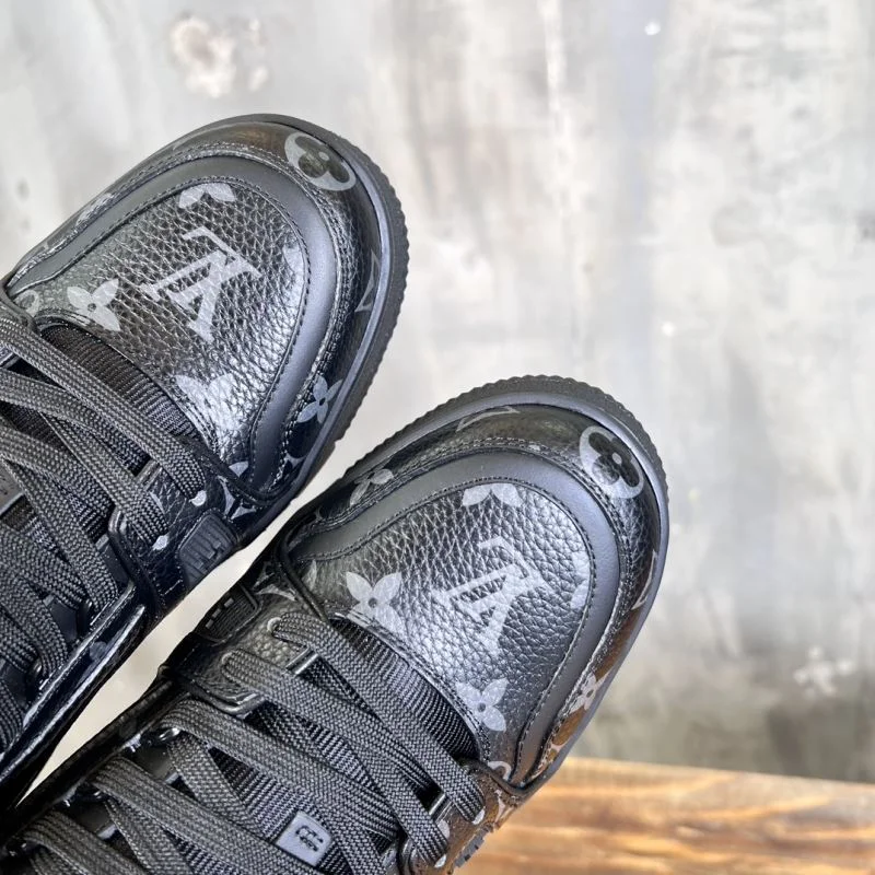 Louis Vuitton Trainer Sneaker EyeCatching 30378