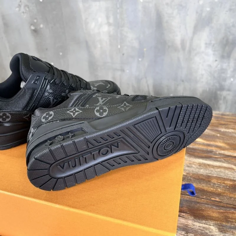 Louis Vuitton Trainer Sneaker EyeCatching 30378