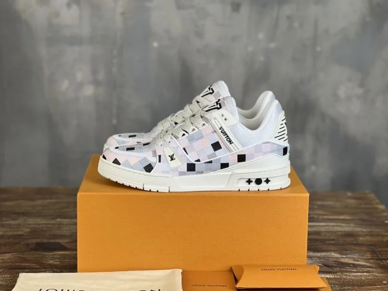 Attractive Louis Vuitton Trainer Sneaker 30370