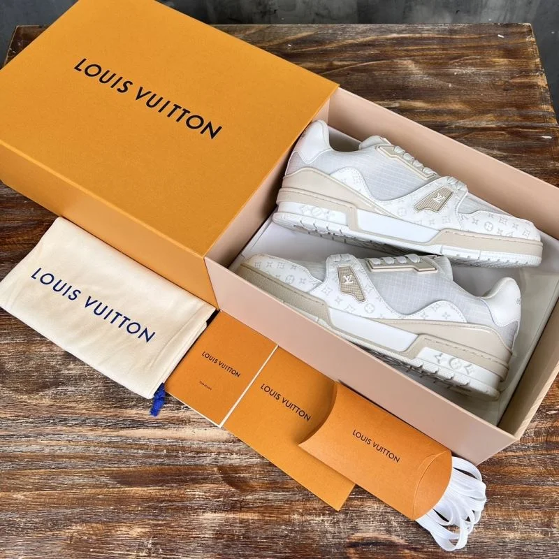 WellDesigned Louis Vuitton Trainer Sneaker 30365