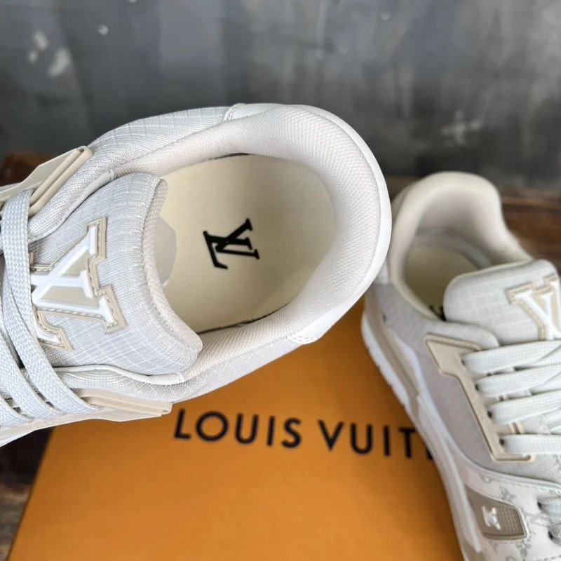 WellDesigned Louis Vuitton Trainer Sneaker 30365
