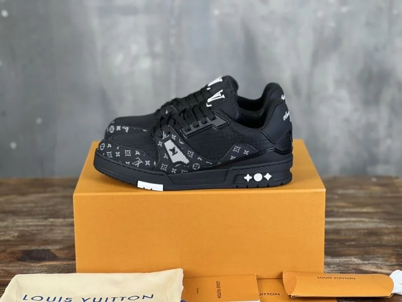 Louis Vuitton Trainer Sneaker Vibrant 30364