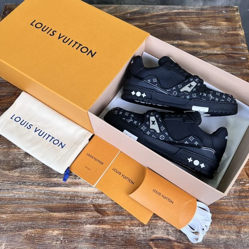 Louis Vuitton Trainer Sneaker Vibrant 30364