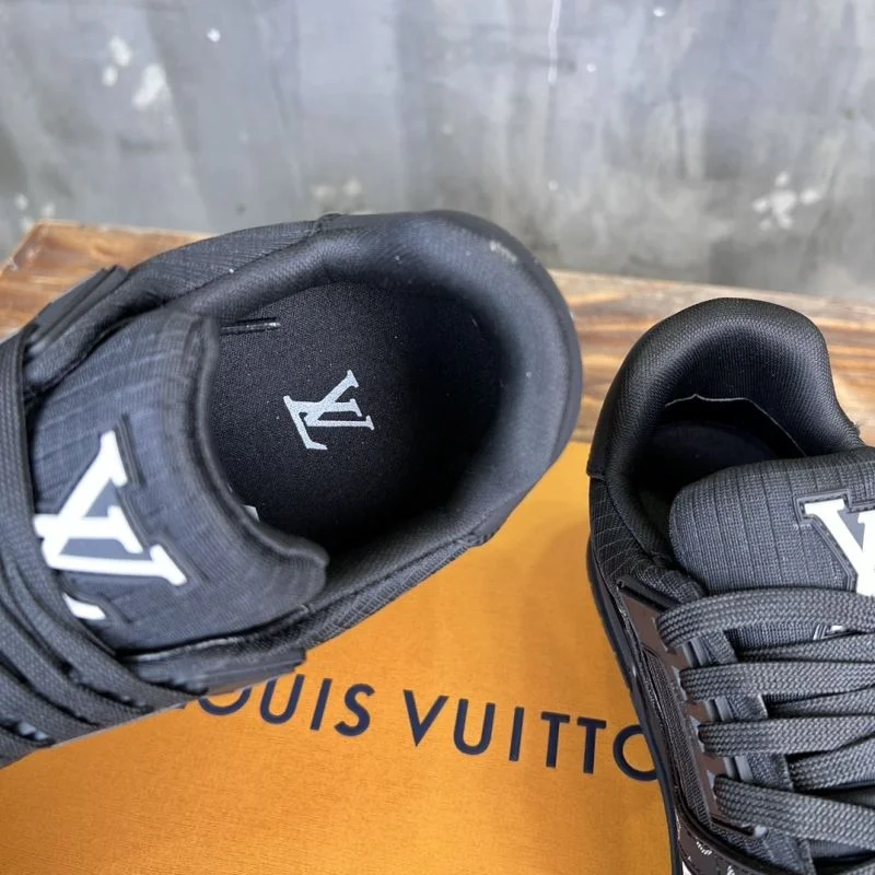 Louis Vuitton Trainer Sneaker Vibrant 30364