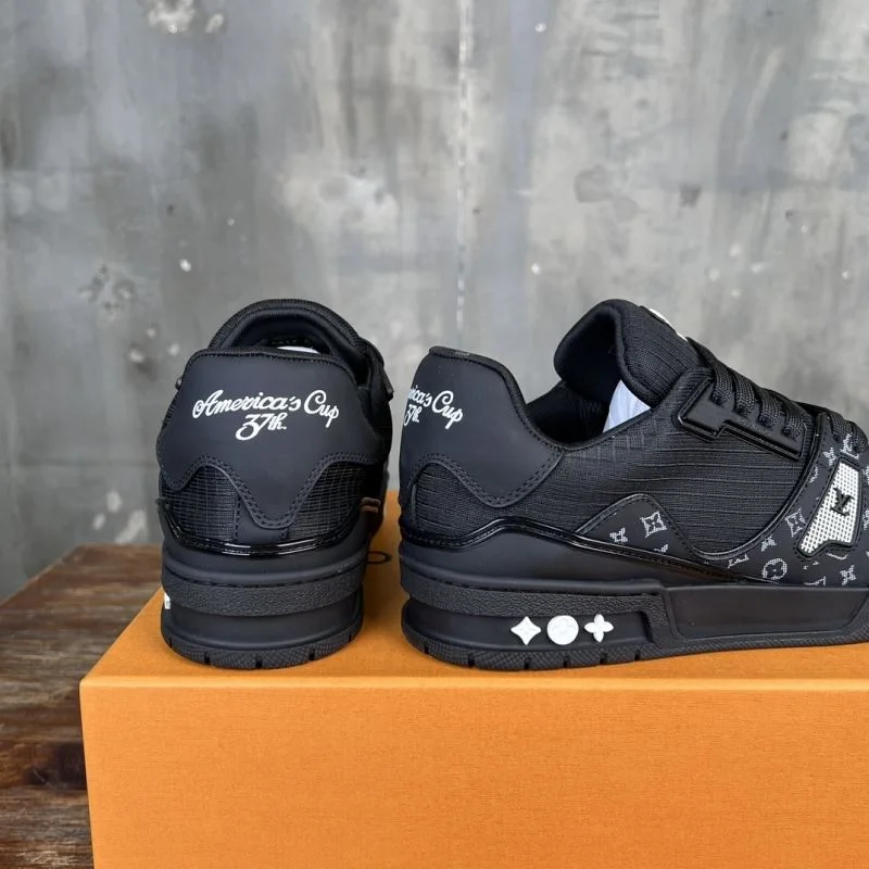 Louis Vuitton Trainer Sneaker Vibrant 30364