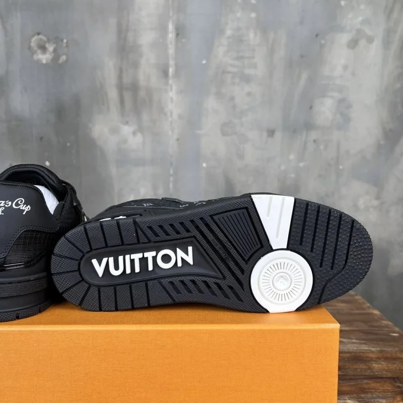 Louis Vuitton Trainer Sneaker Vibrant 30364