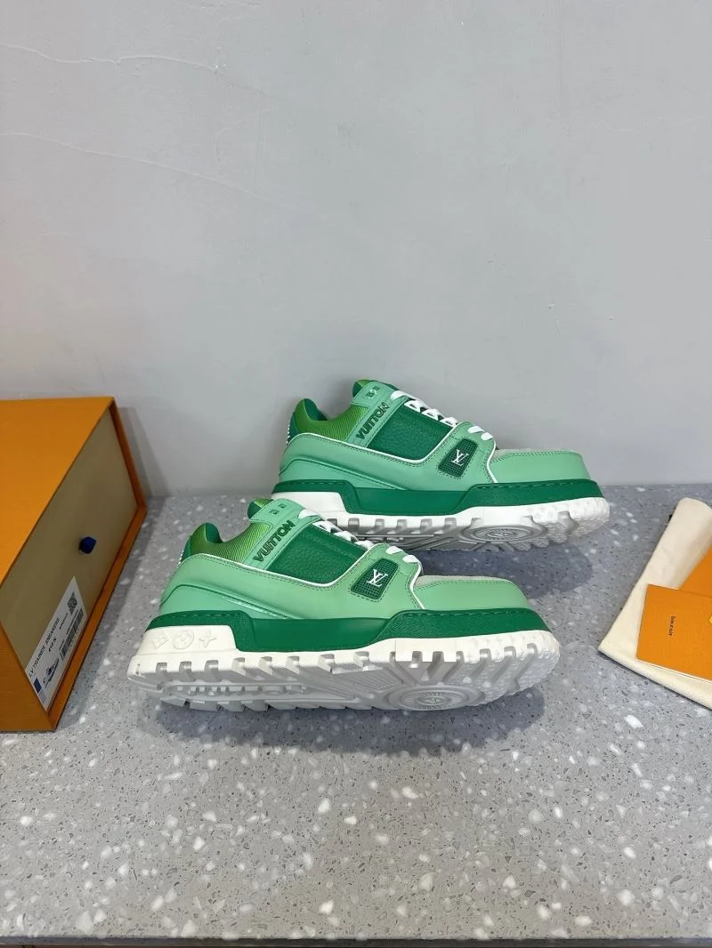 Louis Vuitton Trainer Sneaker Supportive 31595