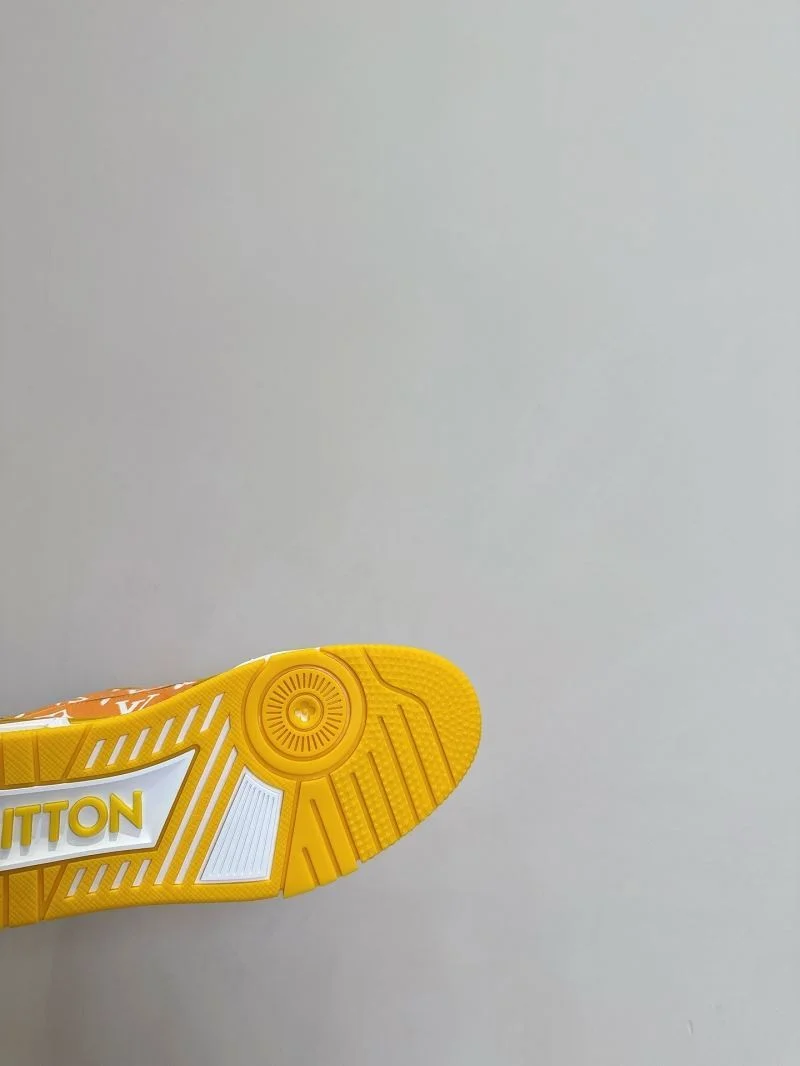 Unisex Louis Vuitton Trainer Sneaker 31580
