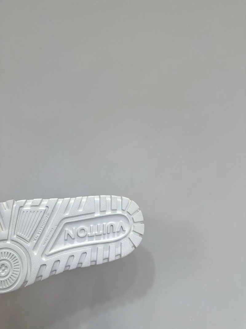 FashionForward Louis Vuitton Trainer Sneaker 31572