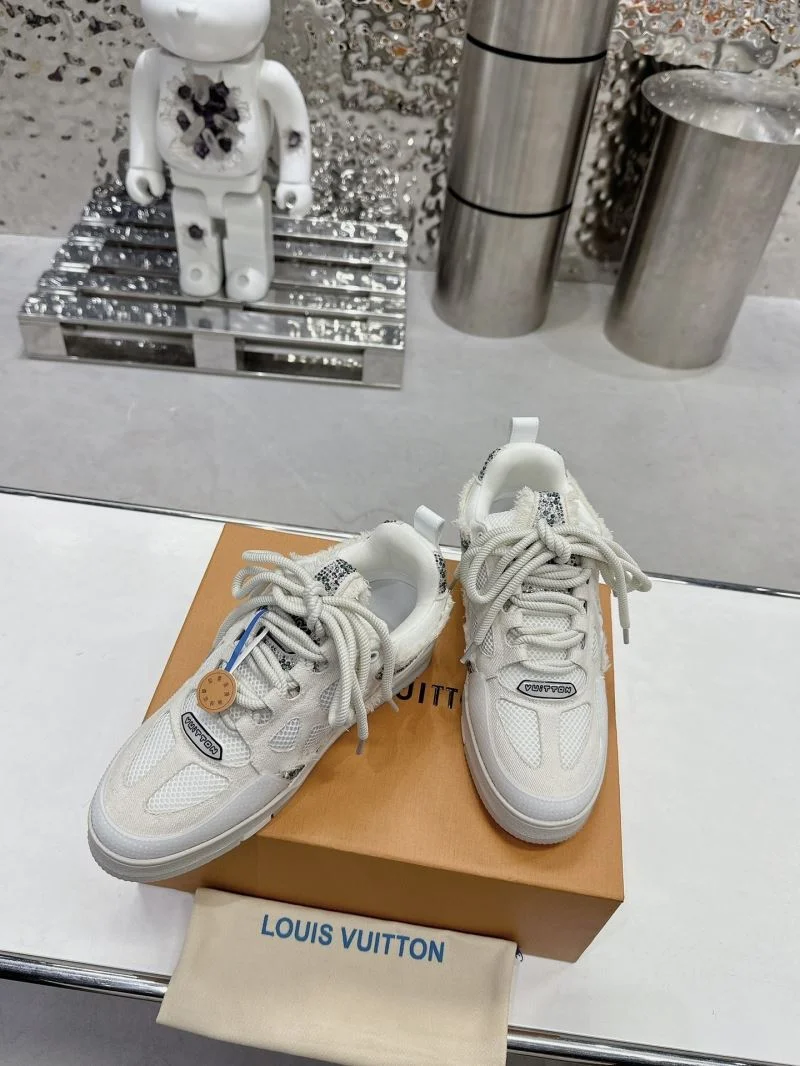 Flexible Louis Vuitton Trainer Sneaker 31563