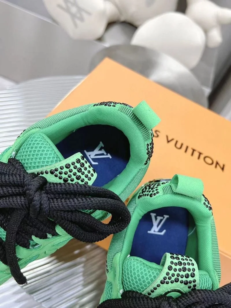 Stretchable Louis Vuitton Trainer Sneaker 31552