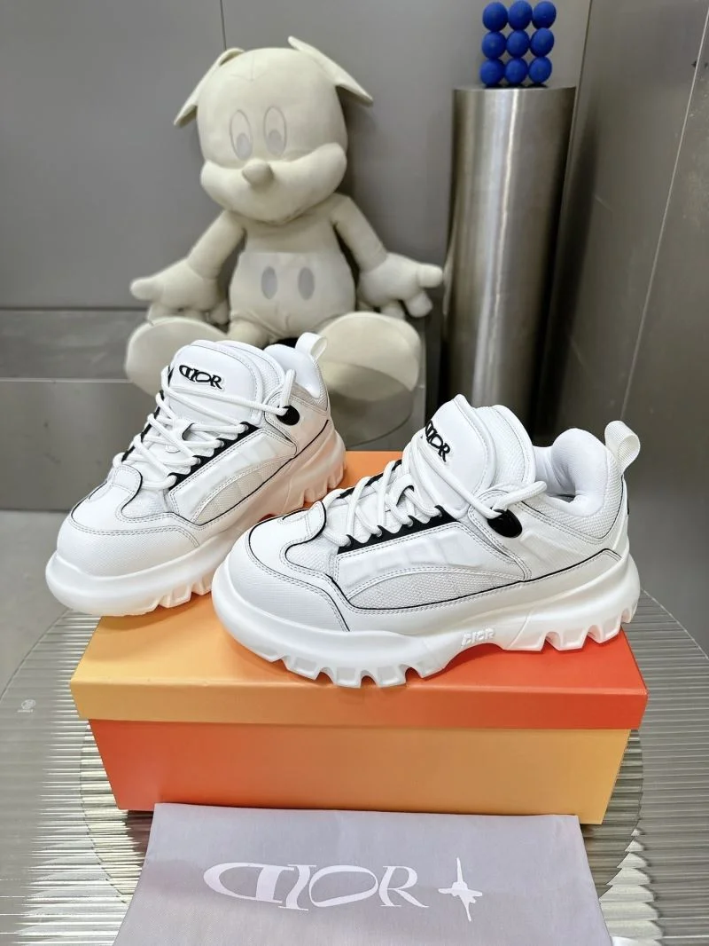 Elegant Louis Vuitton Trainer Sneaker 31527