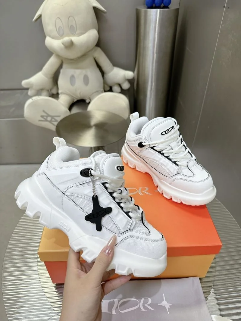 Elegant Louis Vuitton Trainer Sneaker 31527