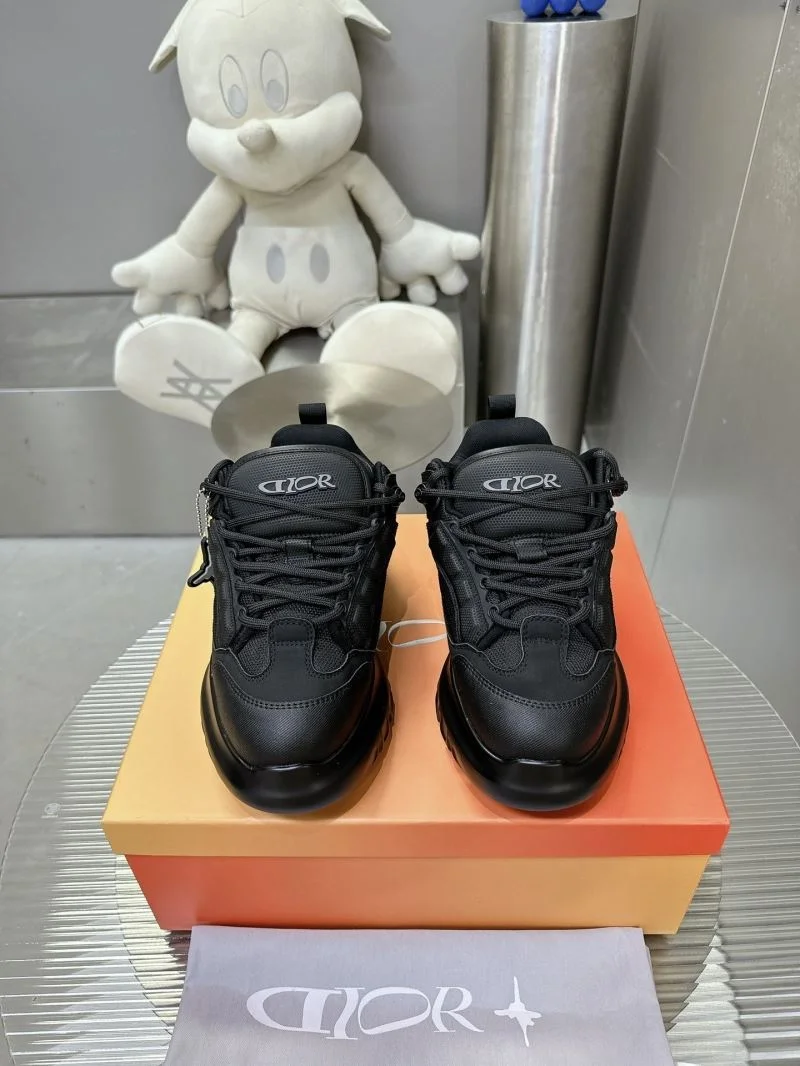 Sporty Louis Vuitton Trainer Sneaker 31539