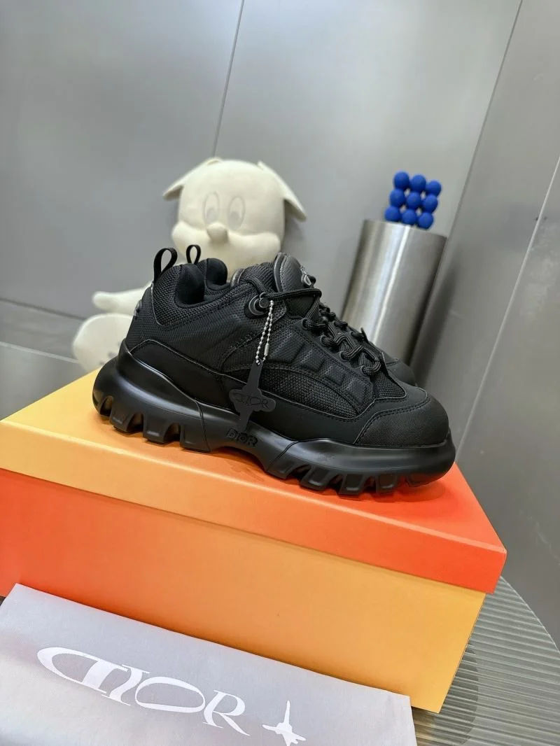 Sporty Louis Vuitton Trainer Sneaker 31539