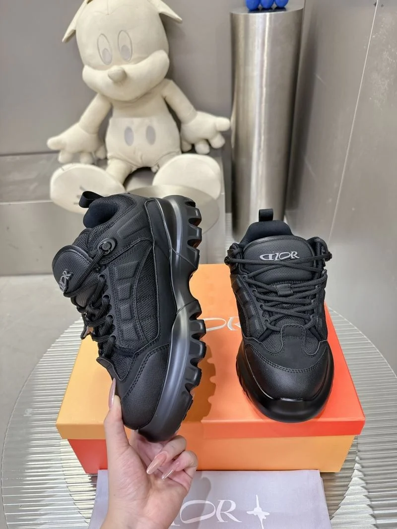 Sporty Louis Vuitton Trainer Sneaker 31539