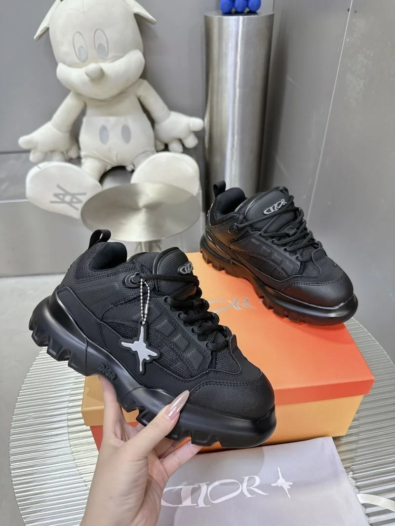 Sporty Louis Vuitton Trainer Sneaker 31539