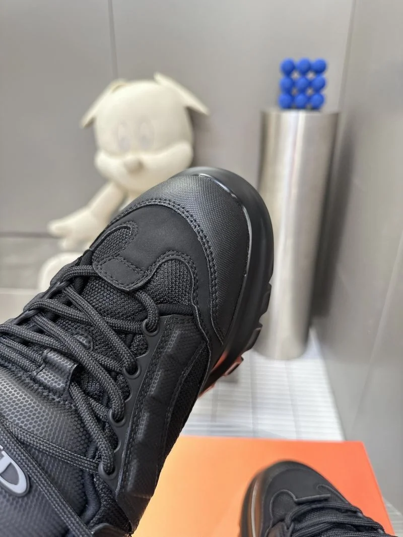 Sporty Louis Vuitton Trainer Sneaker 31539