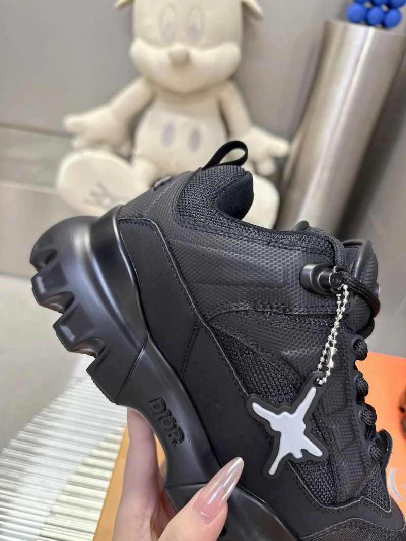 Sporty Louis Vuitton Trainer Sneaker 31539