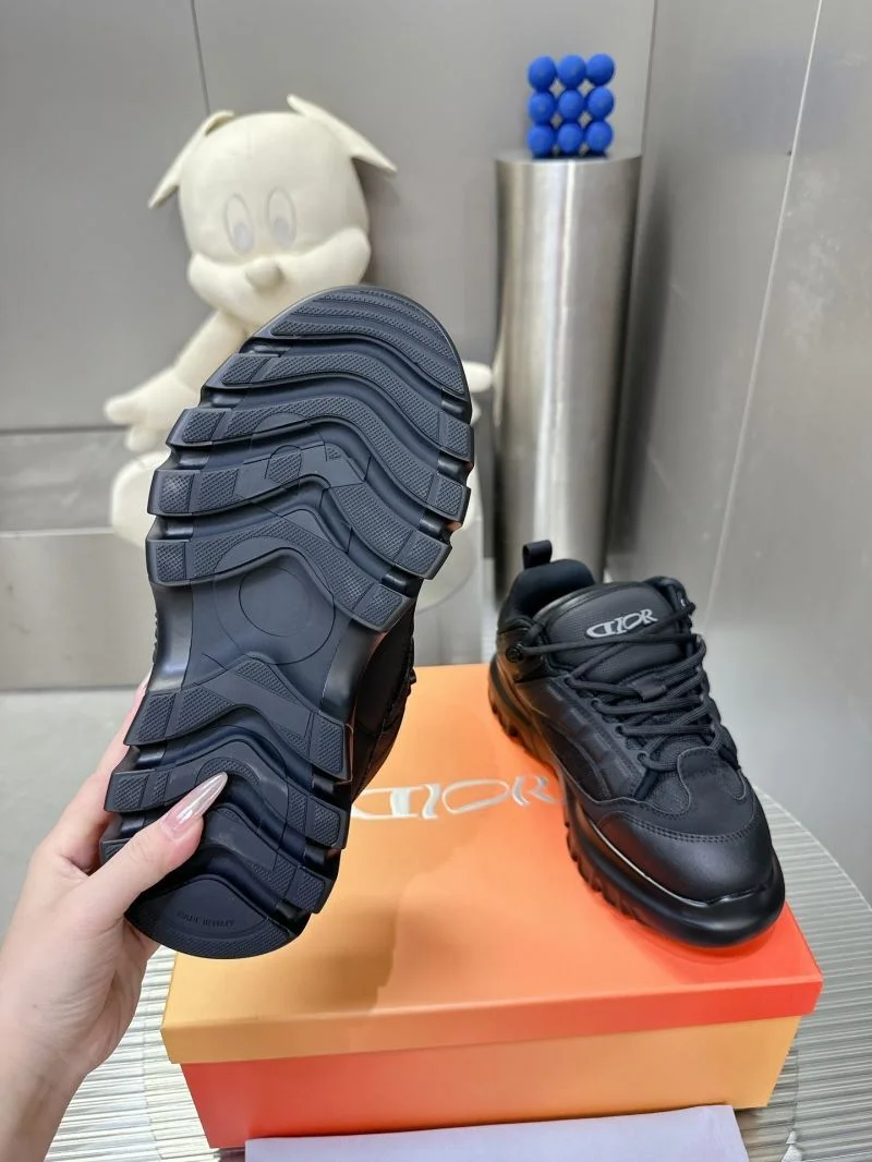 Sporty Louis Vuitton Trainer Sneaker 31539
