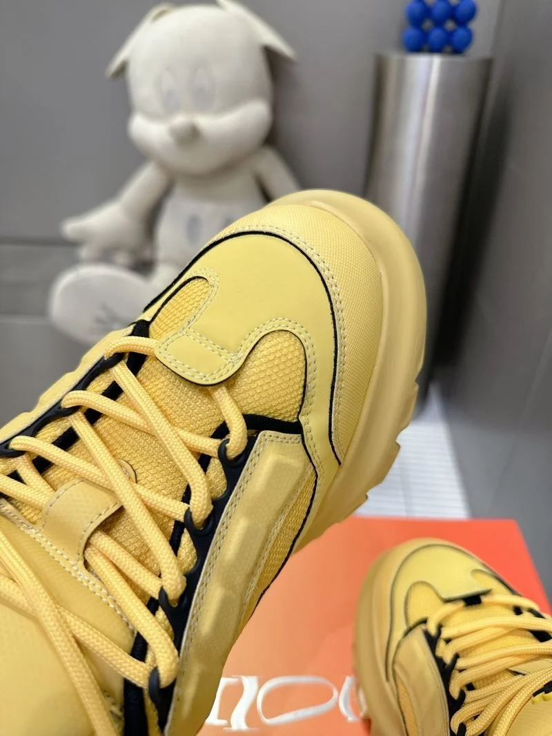 MultiPurpose Louis Vuitton Trainer Sneaker 31529
