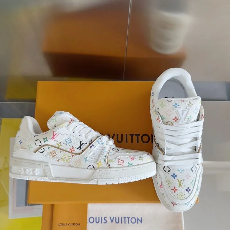 Trendy Louis Vuitton Trainer Sneaker 31534