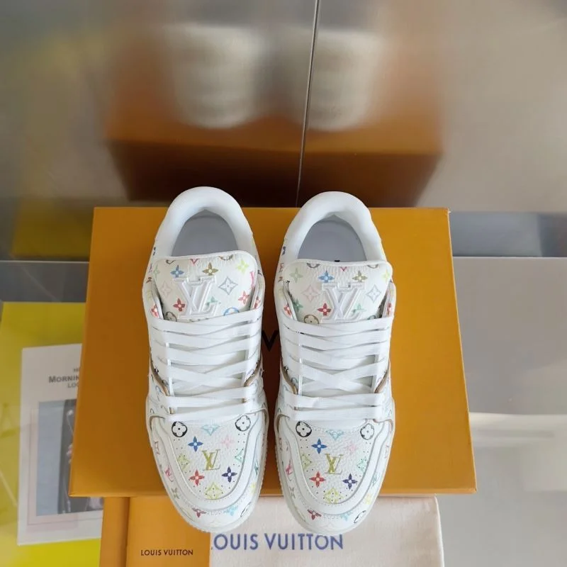 Trendy Louis Vuitton Trainer Sneaker 31534