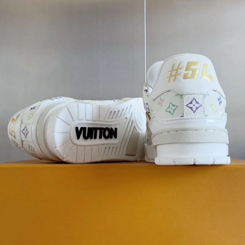 Trendy Louis Vuitton Trainer Sneaker 31534