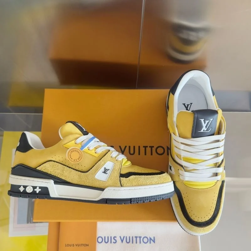 Fashionable Louis Vuitton Trainer Sneaker 31524