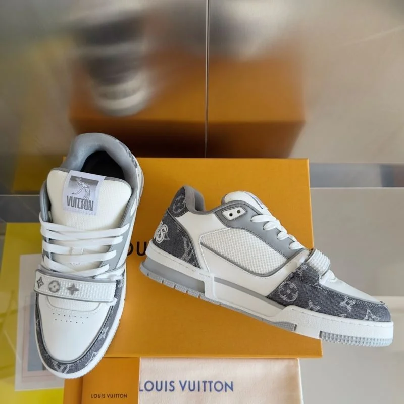 Louis Vuitton Trainer Sneaker Fashionable 31533