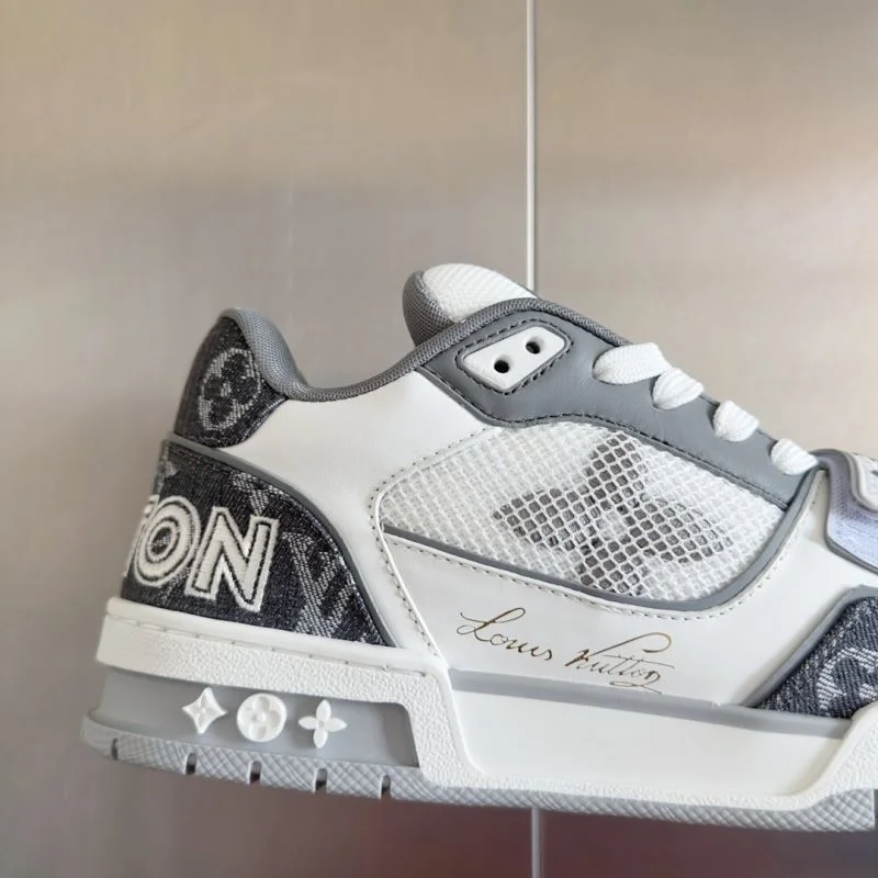 Louis Vuitton Trainer Sneaker Fashionable 31533